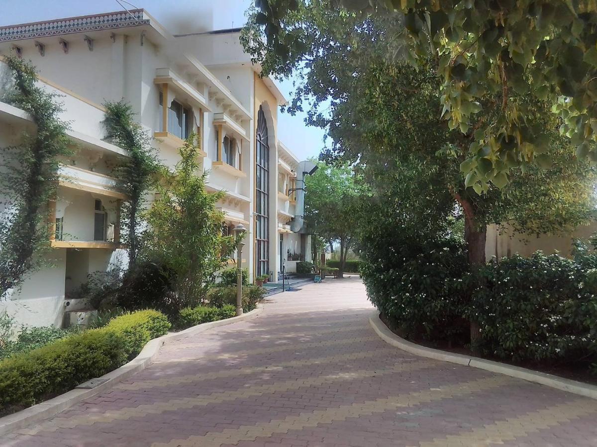 Neelkanth'S Bagar Inn Resort Jhunjhunu Екстериор снимка